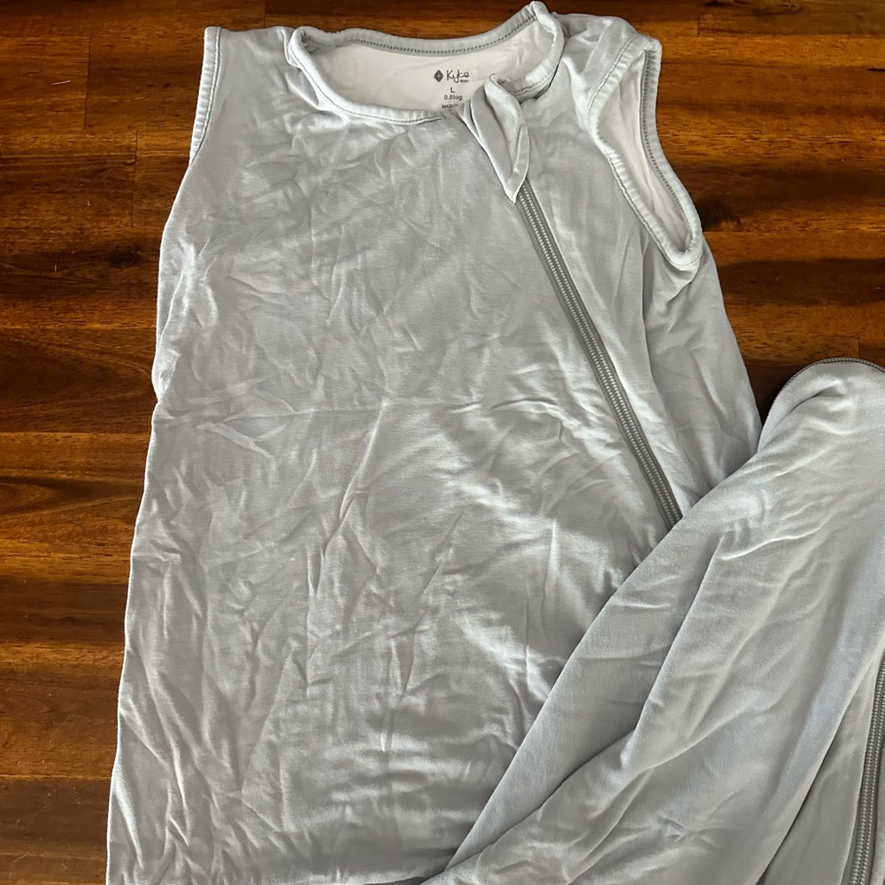 Light Gray Kyte Baby Sleep bag 0.5tog Size Large—USED